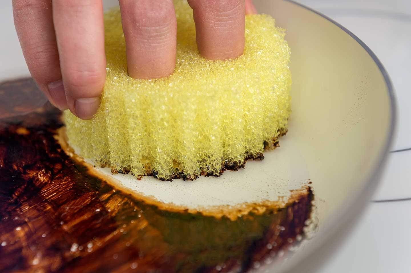 The Original Scrub Daddy - Multipurpose Cleaning Sponge - Soft in Warm Water, Firm in Cold Water for Tough Cleaning - Scratch Free, Odour Resistant, Ergonomic