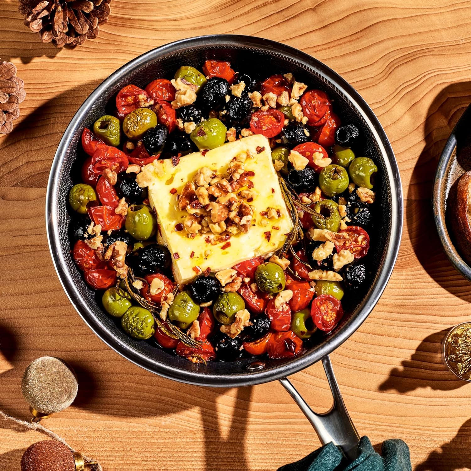 HexClad Hybrid Nonstick 25 cm Frying Pan with Tempered Glass Lid, Stay-Cool Handle, Dishwasher-Friendly, Oven-Safe Up to 480°C, Induction Ready, Compatible with All Cooktops