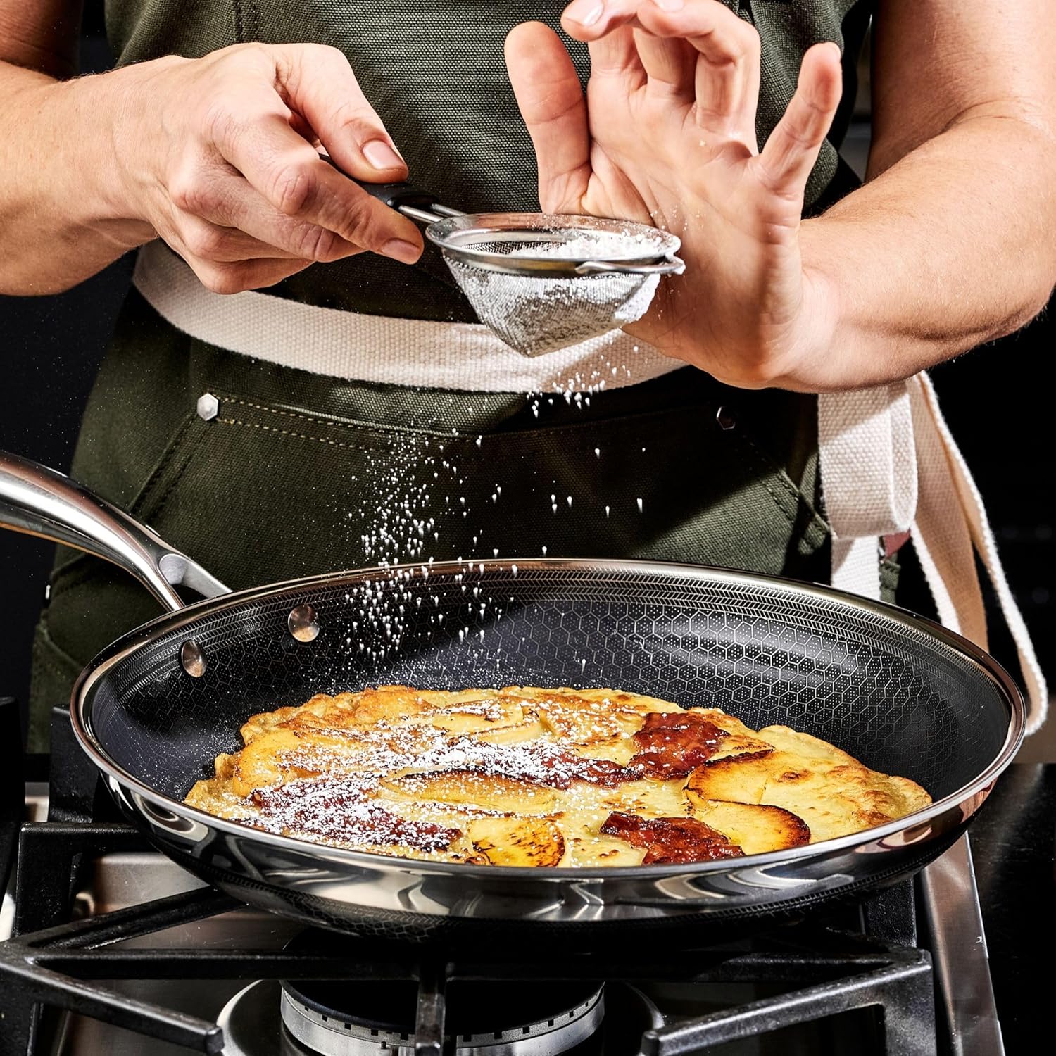 HexClad Hybrid Nonstick 25 cm Frying Pan with Tempered Glass Lid, Stay-Cool Handle, Dishwasher-Friendly, Oven-Safe Up to 480°C, Induction Ready, Compatible with All Cooktops